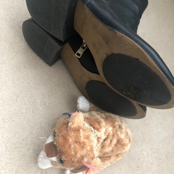 Gold Hardware/Zippers - Picture 4 of 5